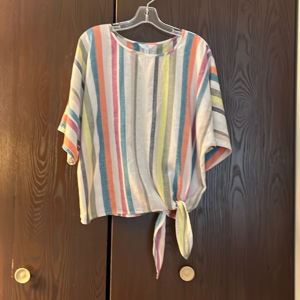 Time and tru 3/4 sleeved part linen top with tab tie on the side. Size 12/14.
